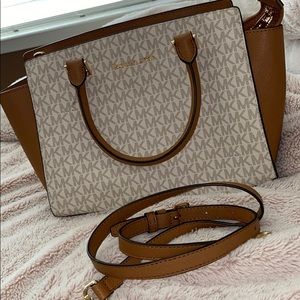 Michael kors bag (used once)